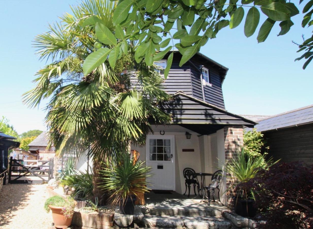 Hunston Mill Self Catering Dog Stay For Free Chichester Esterno foto