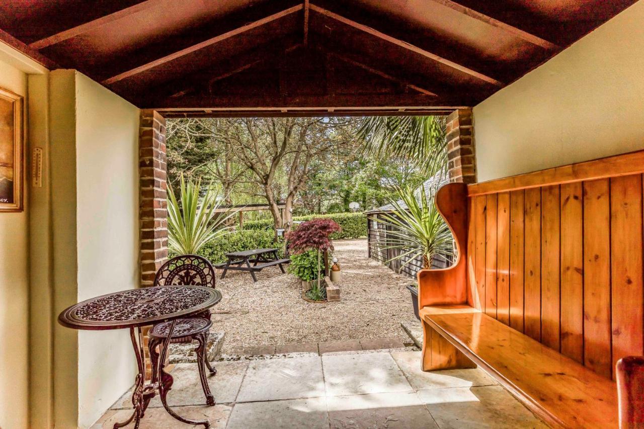 Hunston Mill Self Catering Dog Stay For Free Chichester Esterno foto