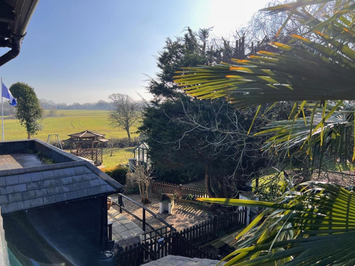 Hunston Mill Self Catering Dog Stay For Free Chichester Esterno foto