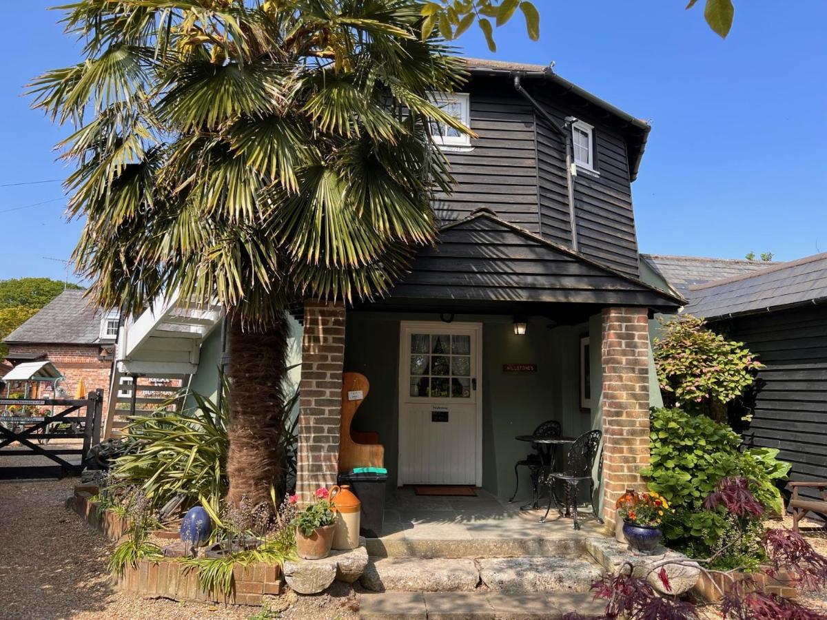 Hunston Mill Self Catering Dog Stay For Free Chichester Esterno foto