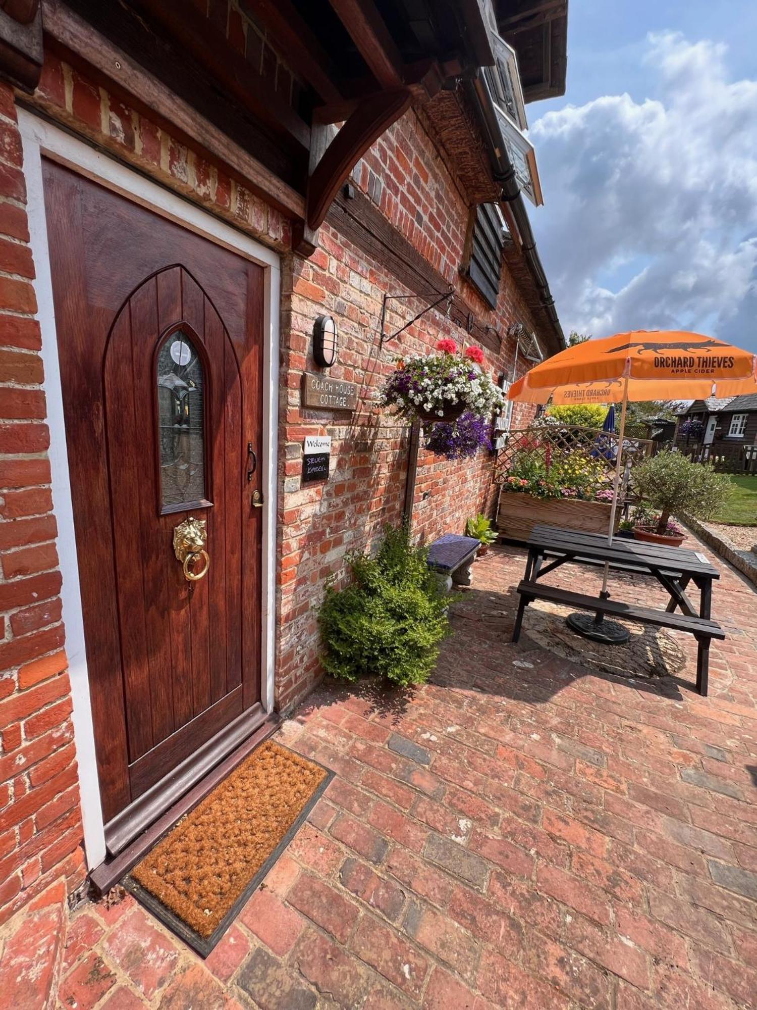 Hunston Mill Self Catering Dog Stay For Free Chichester Esterno foto