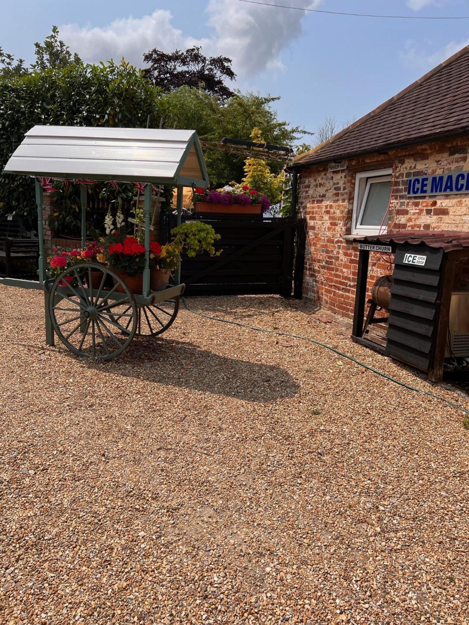 Hunston Mill Self Catering Dog Stay For Free Chichester Esterno foto