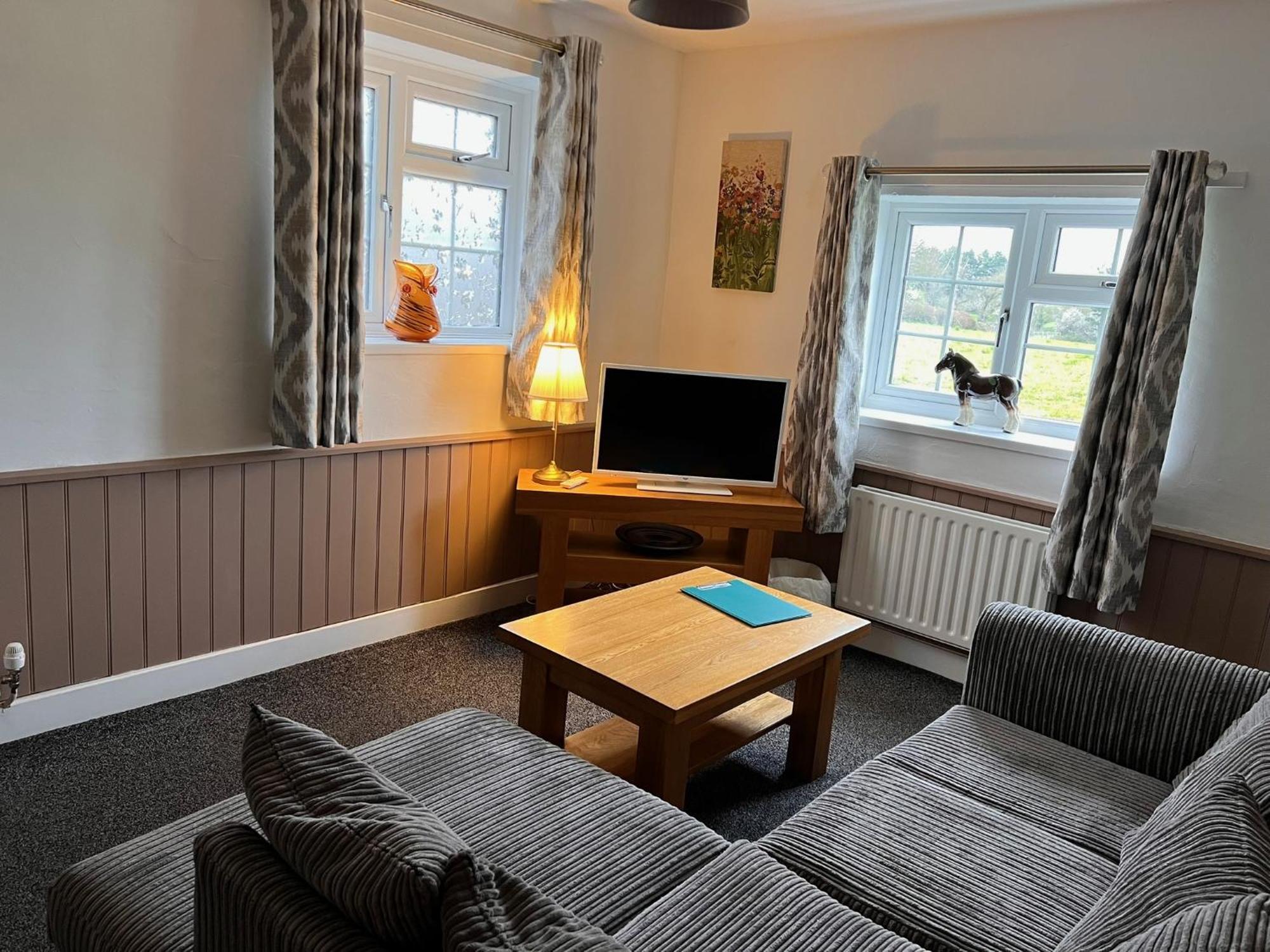 Hunston Mill Self Catering Dog Stay For Free Chichester Esterno foto