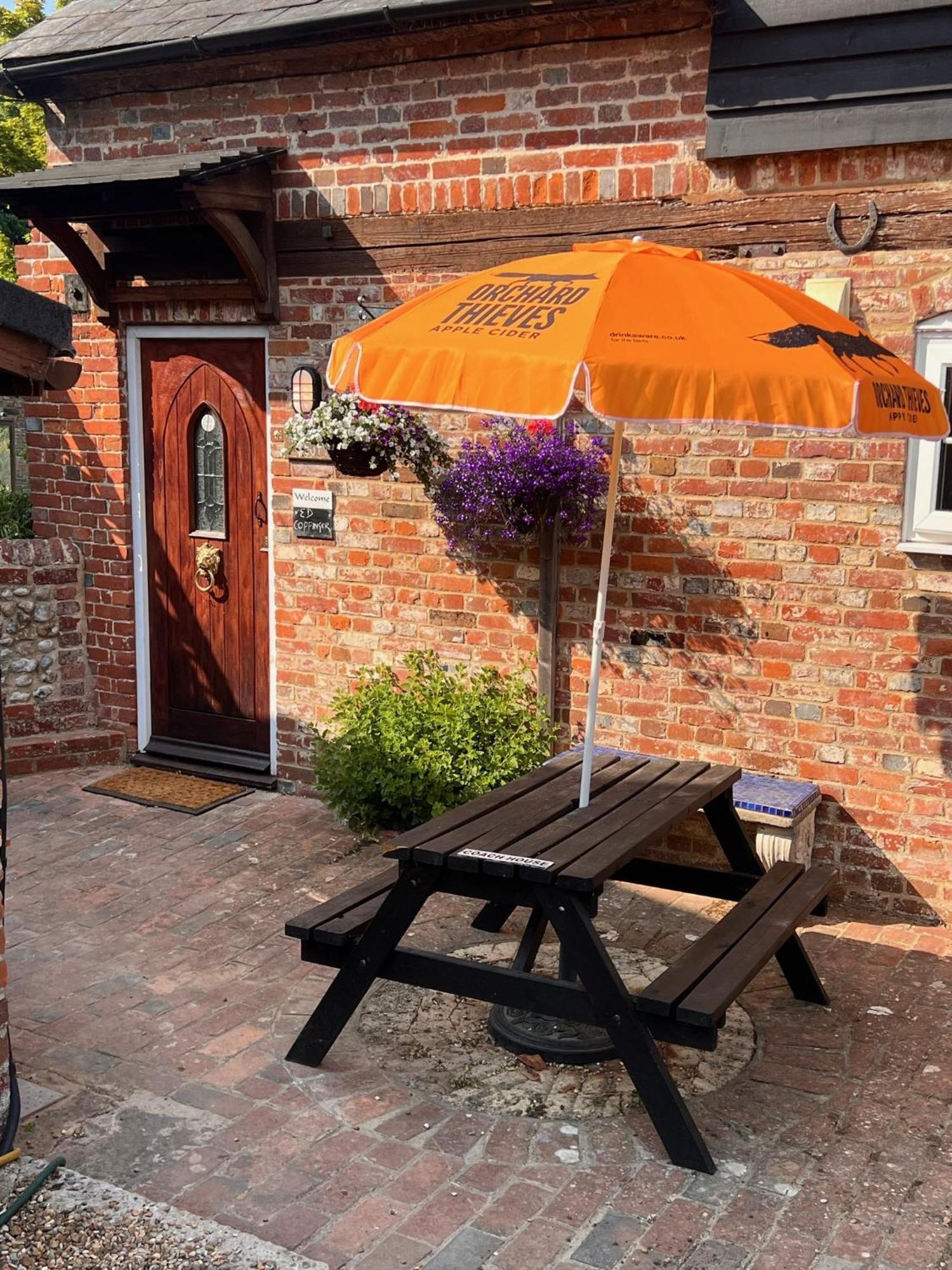 Hunston Mill Self Catering Dog Stay For Free Chichester Esterno foto