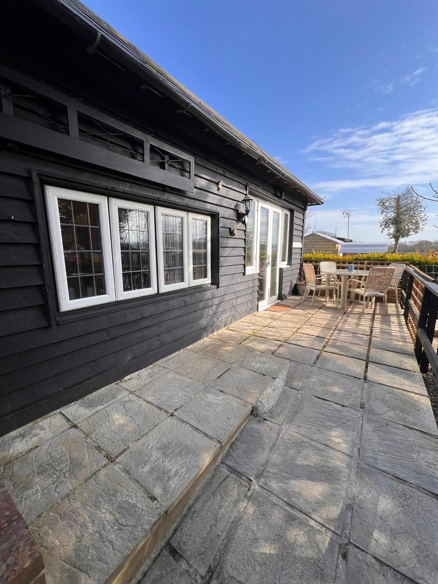 Hunston Mill Self Catering Dog Stay For Free Chichester Esterno foto