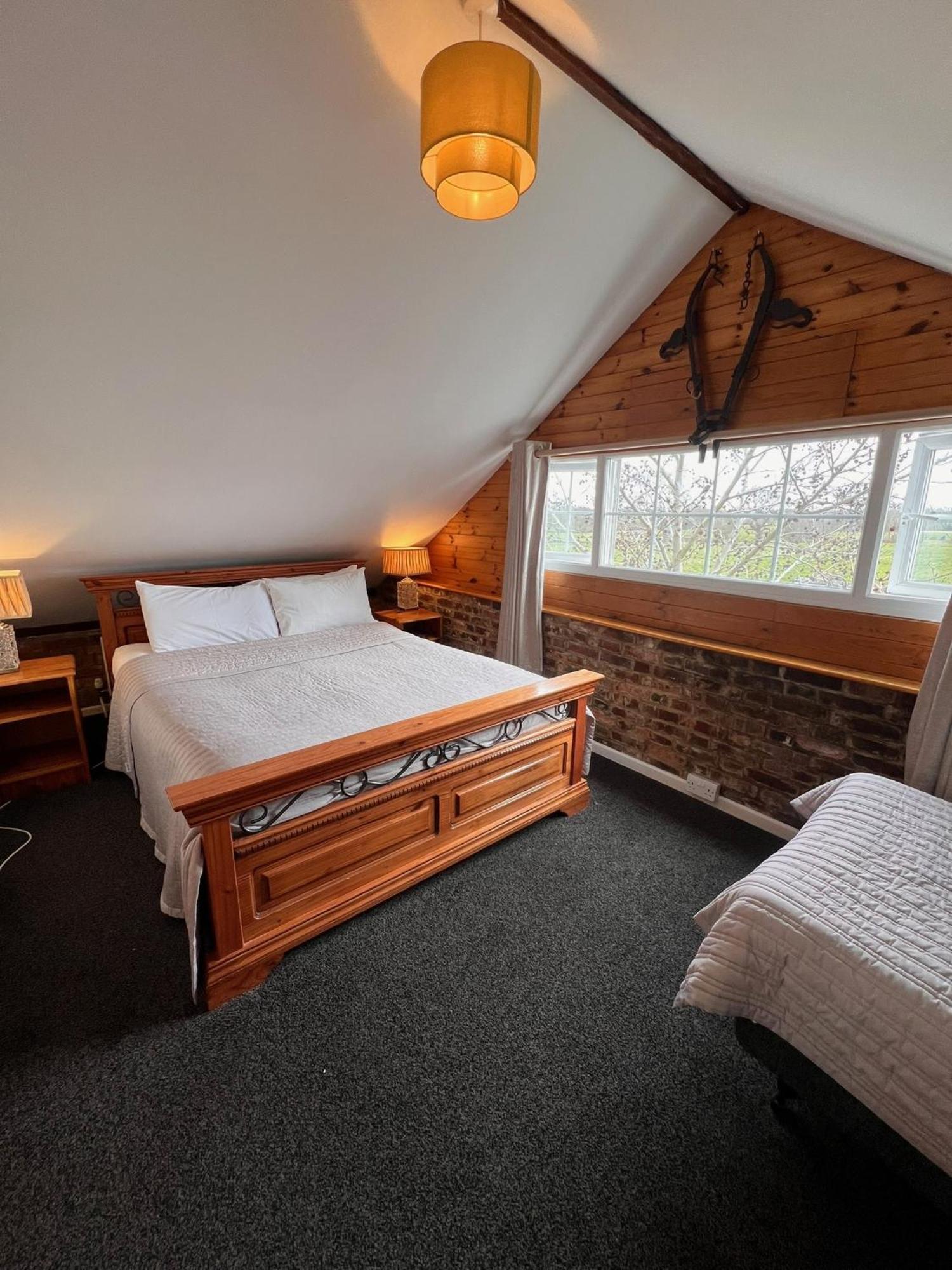 Hunston Mill Self Catering Dog Stay For Free Chichester Esterno foto