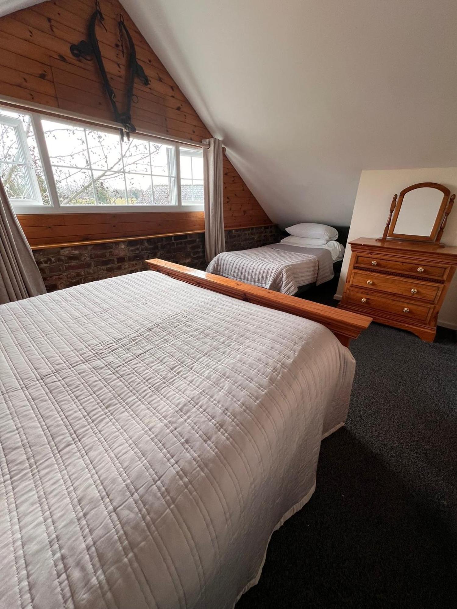 Hunston Mill Self Catering Dog Stay For Free Chichester Esterno foto
