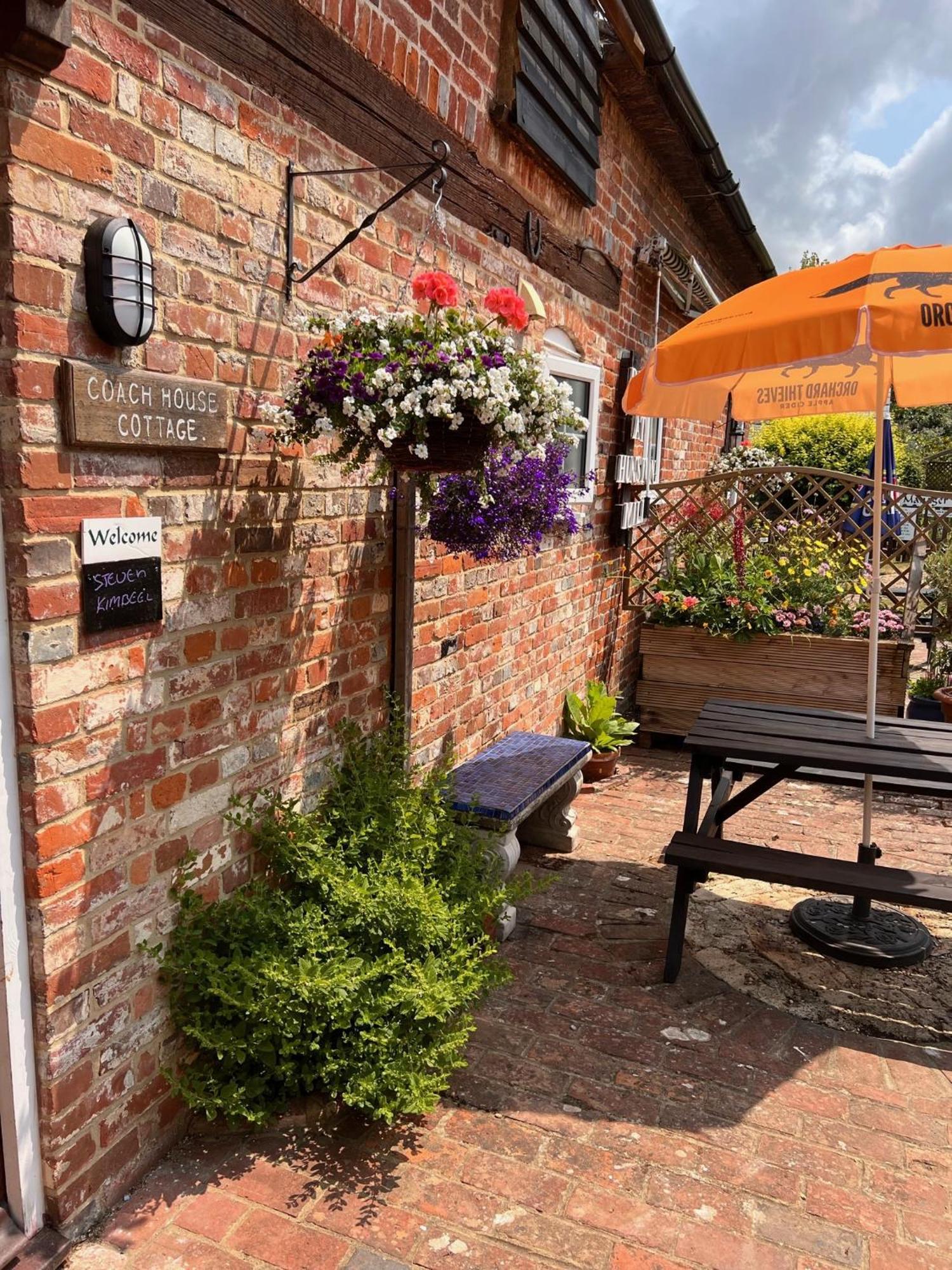 Hunston Mill Self Catering Dog Stay For Free Chichester Esterno foto