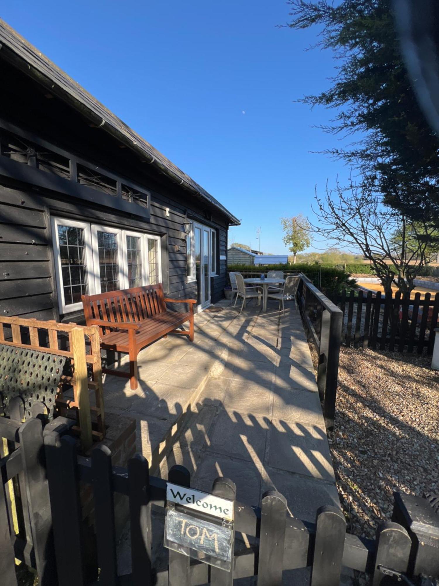 Hunston Mill Self Catering Dog Stay For Free Chichester Esterno foto