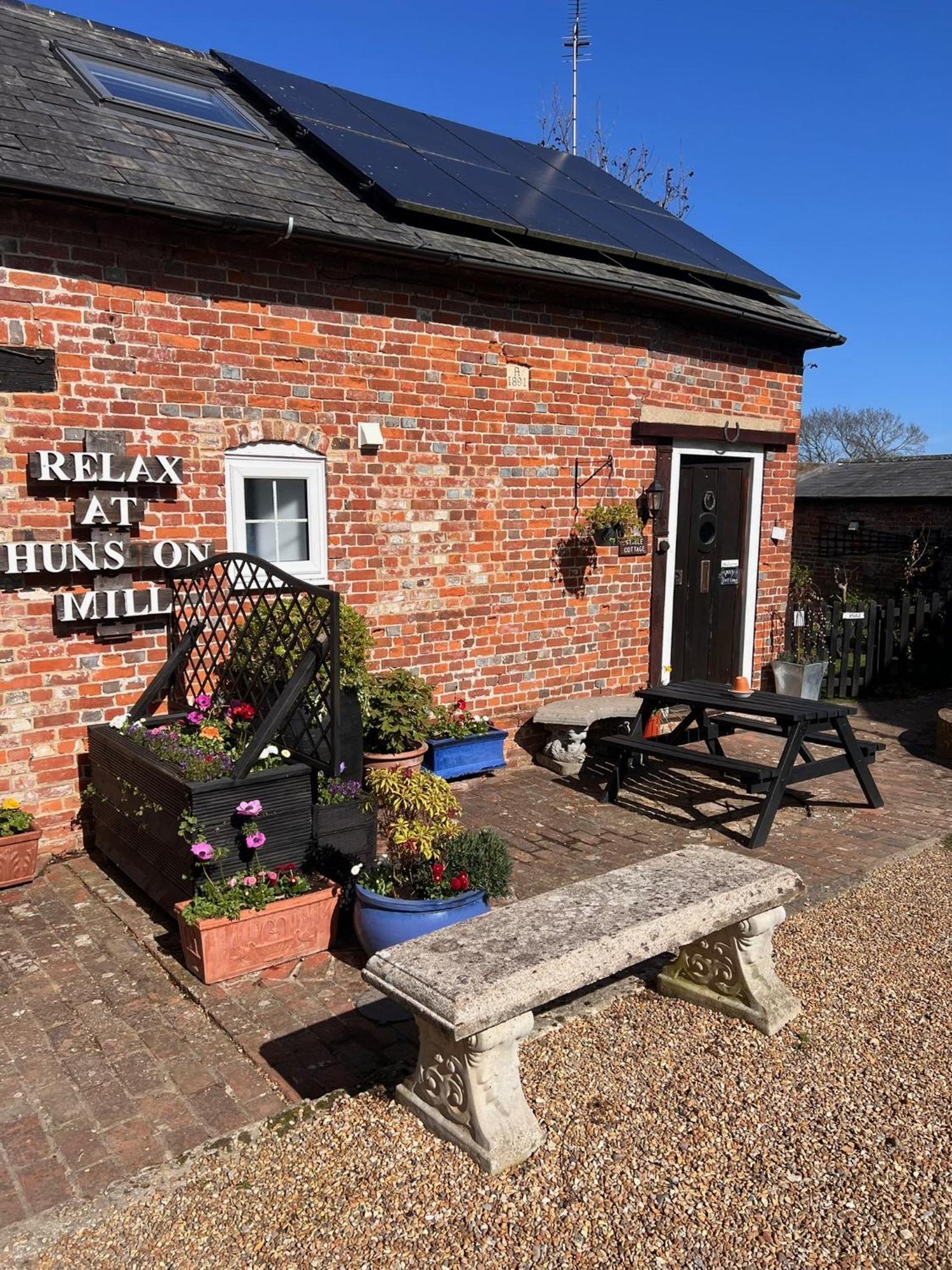 Hunston Mill Self Catering Dog Stay For Free Chichester Esterno foto