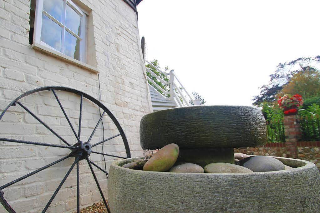 Hunston Mill Self Catering Dog Stay For Free Chichester Esterno foto